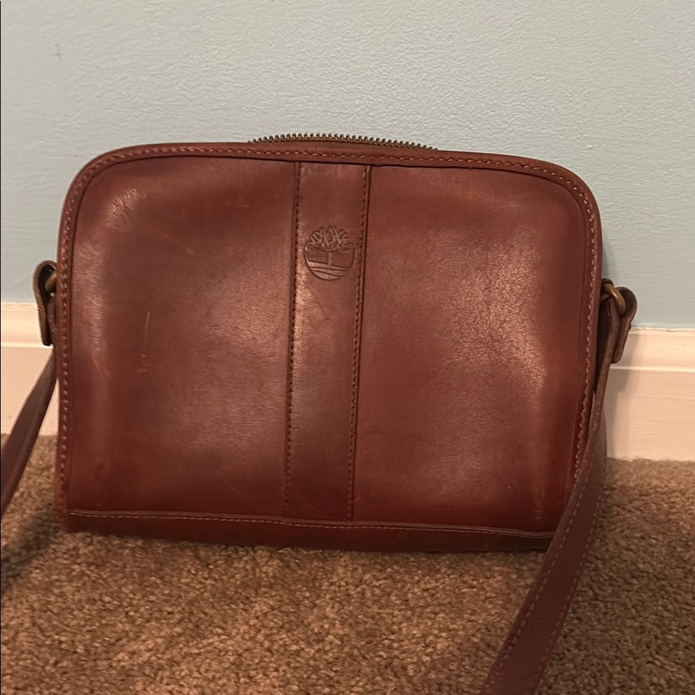 Timberland Brown Leather Messenger Bag with Structured Design